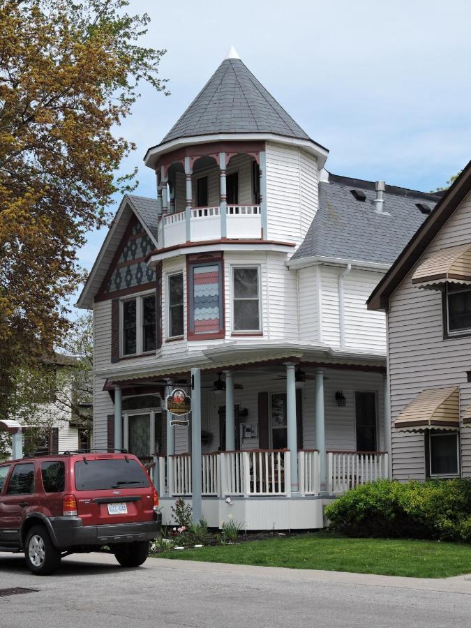 Bondy House Bed & Breakfast Amherstburg Екстериор снимка