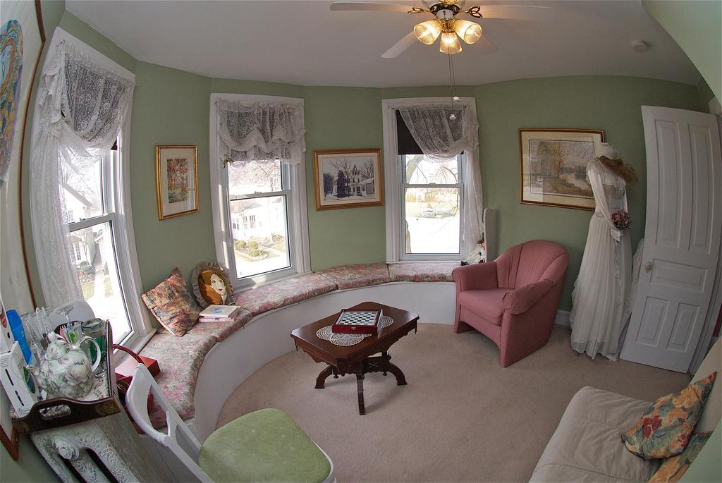Bondy House Bed & Breakfast Amherstburg Екстериор снимка