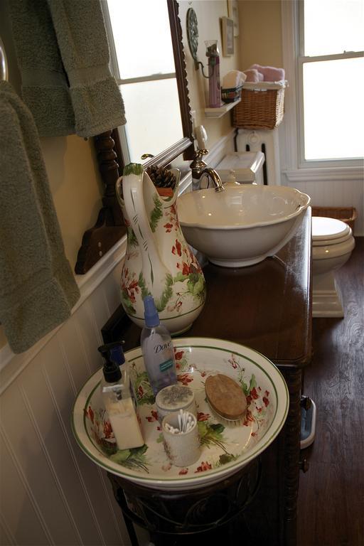 Bondy House Bed & Breakfast Amherstburg Екстериор снимка