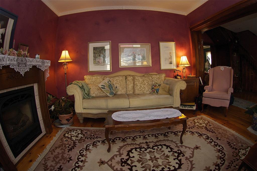 Bondy House Bed & Breakfast Amherstburg Екстериор снимка
