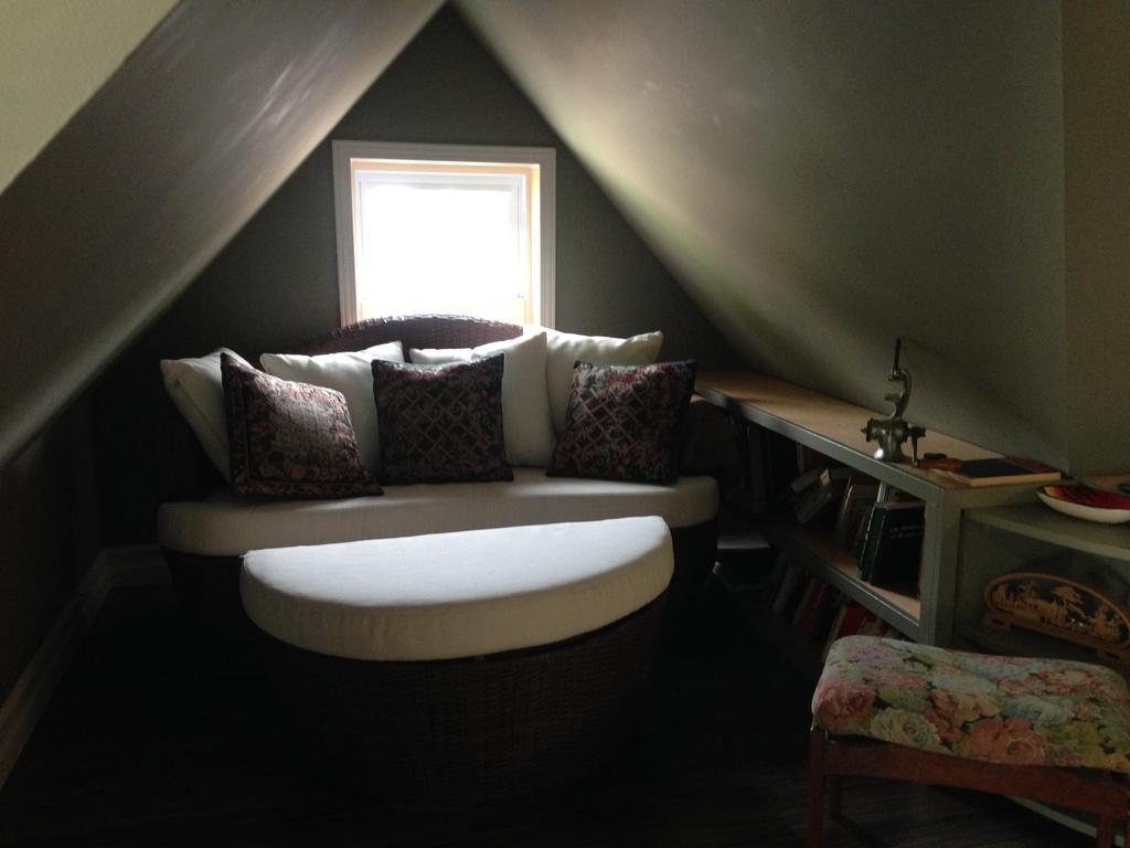 Bondy House Bed & Breakfast Amherstburg Екстериор снимка
