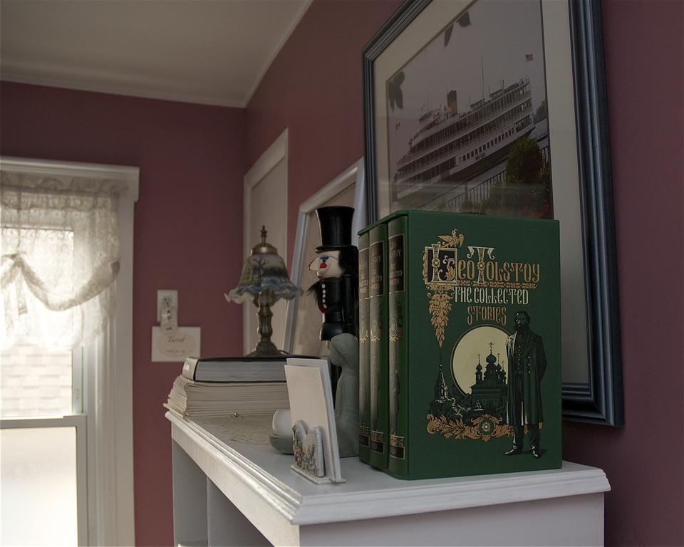 Bondy House Bed & Breakfast Amherstburg Екстериор снимка