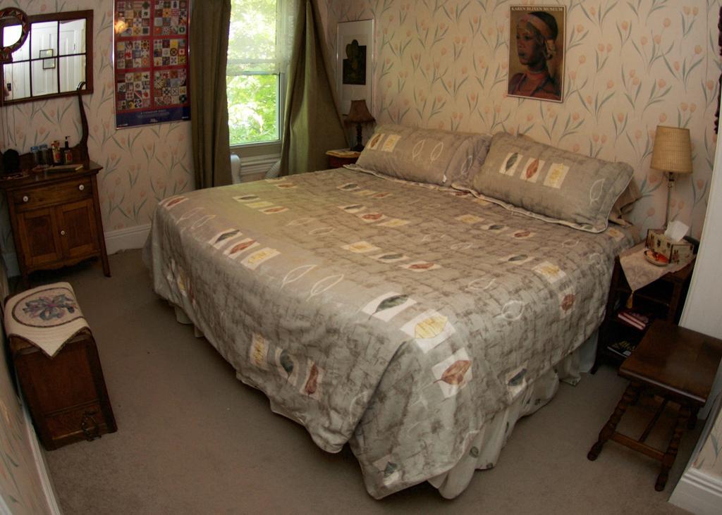 Bondy House Bed & Breakfast Amherstburg Екстериор снимка