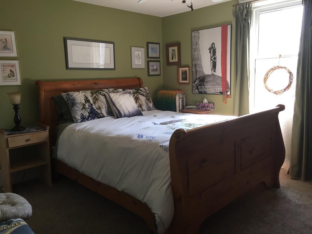 Bondy House Bed & Breakfast Amherstburg Екстериор снимка