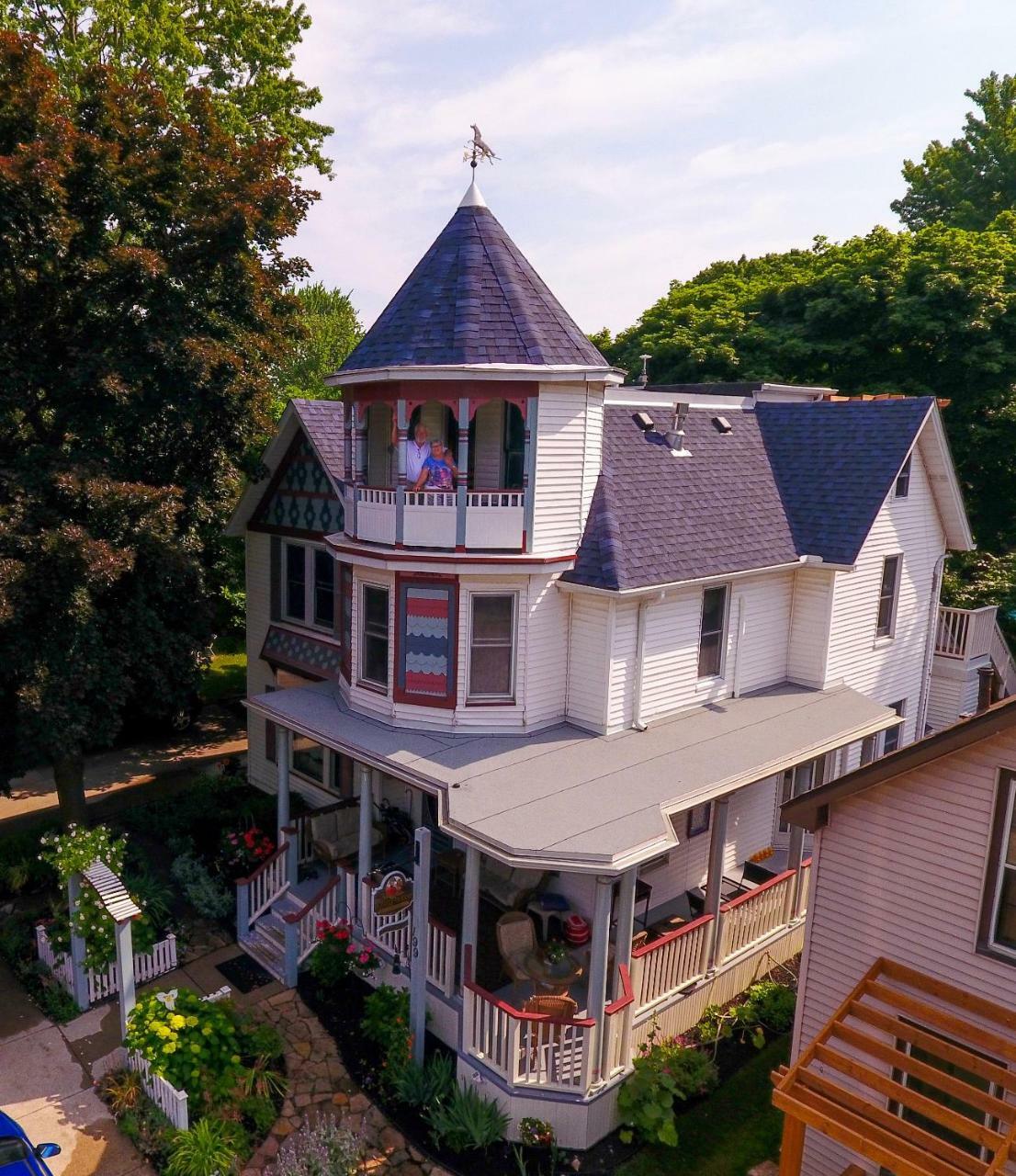 Bondy House Bed & Breakfast Amherstburg Екстериор снимка