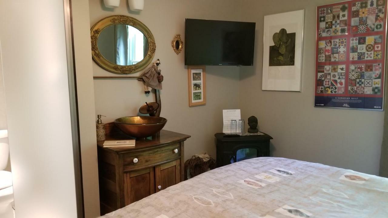 Bondy House Bed & Breakfast Amherstburg Екстериор снимка