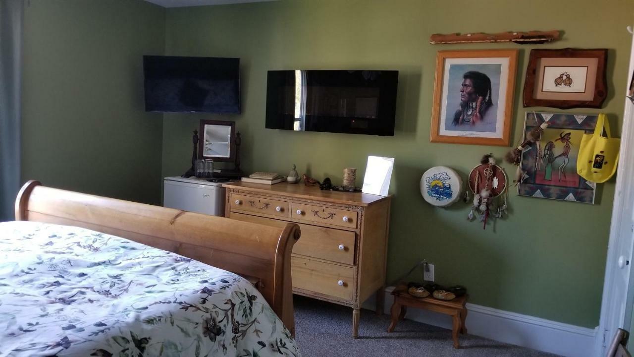 Bondy House Bed & Breakfast Amherstburg Екстериор снимка